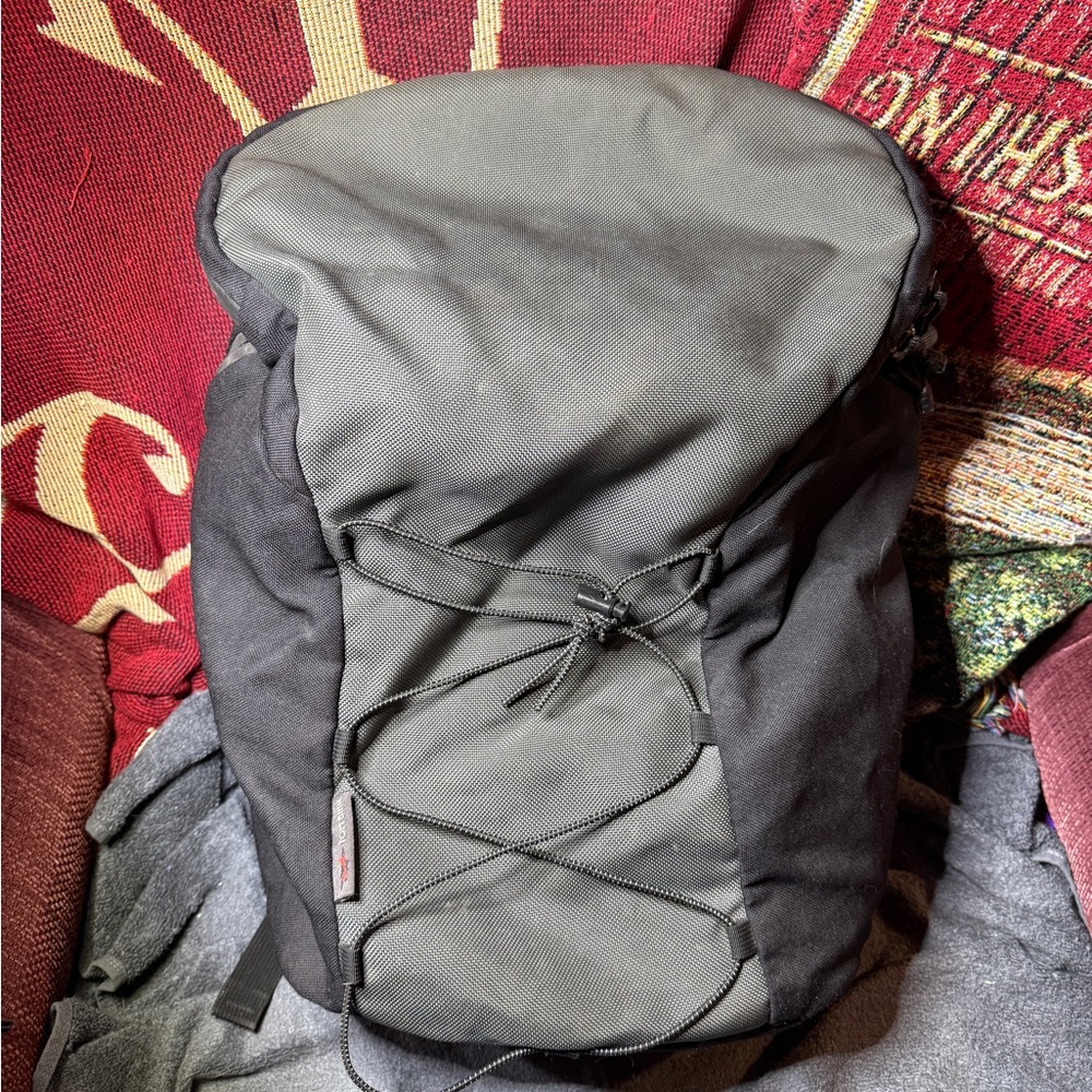 Tom BIHN Smart Alec Gray and Black